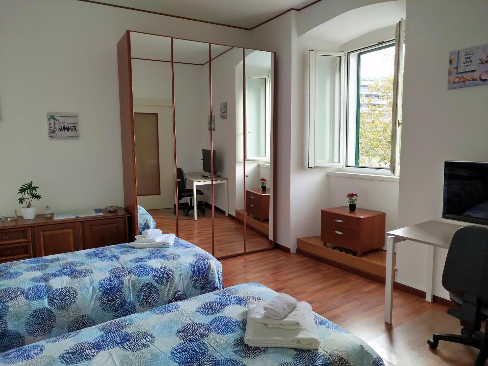 Moderno Appartamento Sulle Rive Trieste Exterior foto