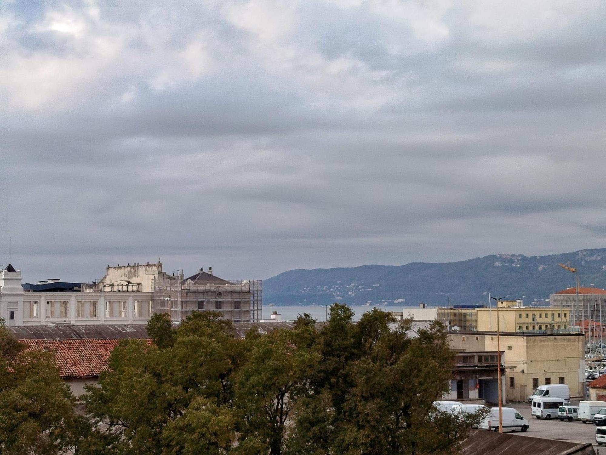Moderno Appartamento Sulle Rive Trieste Exterior foto